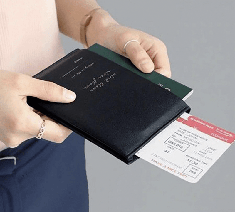 ICONIC Slit Passport Cover, Sort